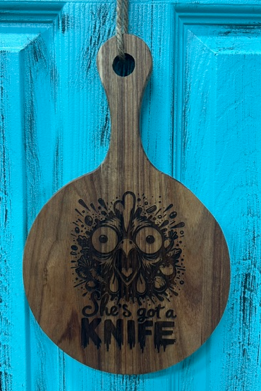 Charcuterie Board - Round w/Handle - She's got a Knife